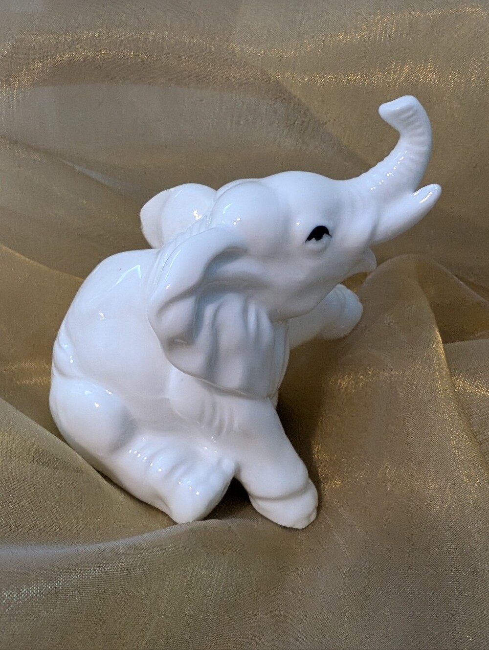 Set of 2 Elephants. White And Grey Both Porcelain - Picture 4 of 11